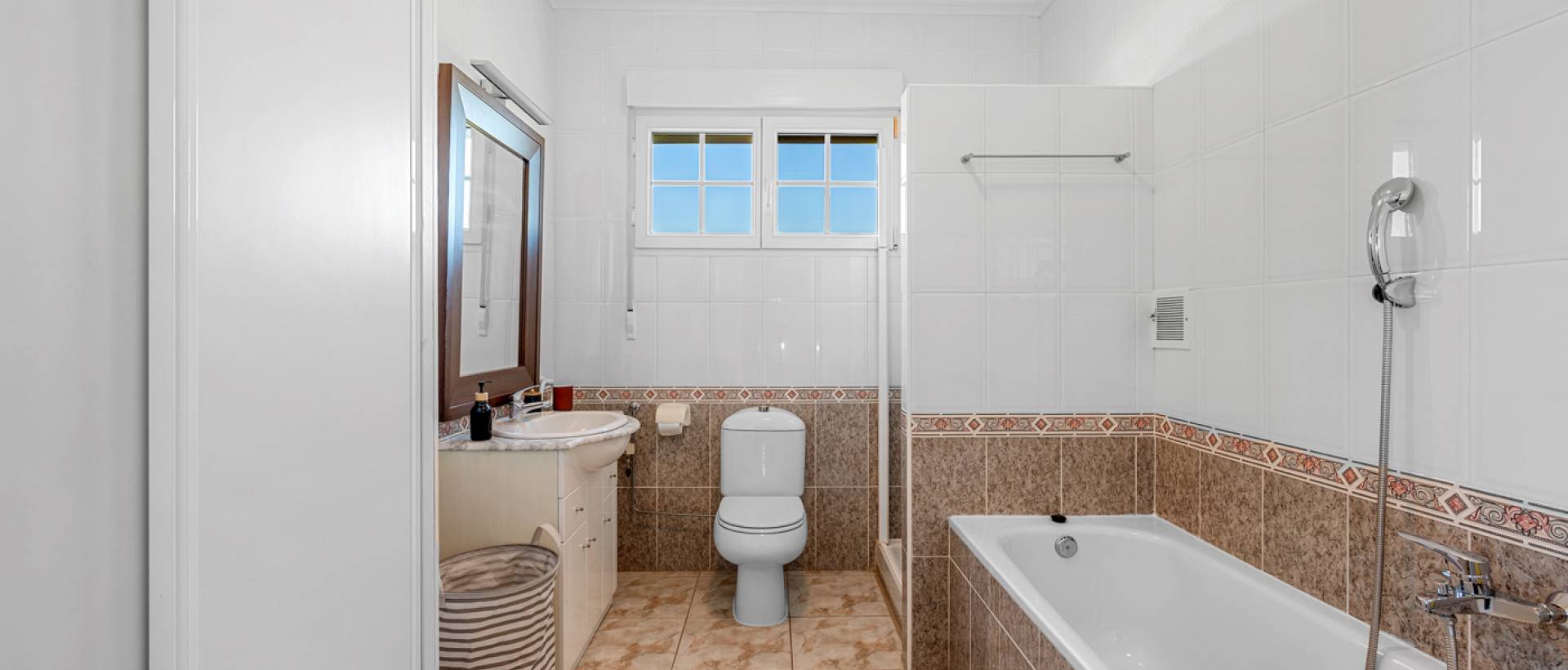 Resale - Finca / Country Property - Los Montesinos