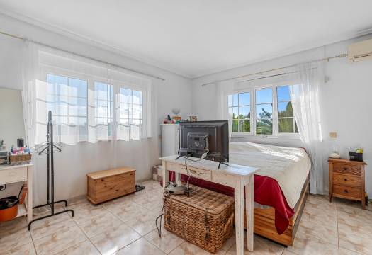 Resale - Finca / Country Property - Los Montesinos