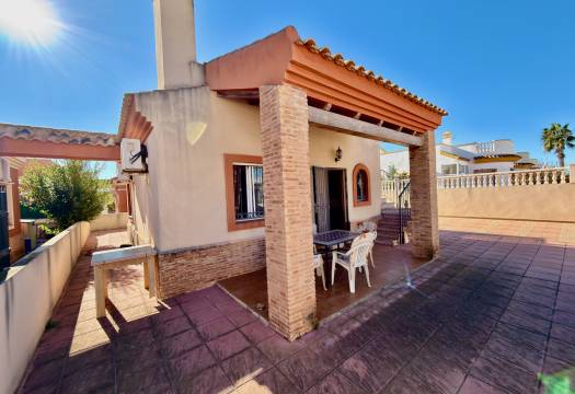 Resale - Villa - El Raso