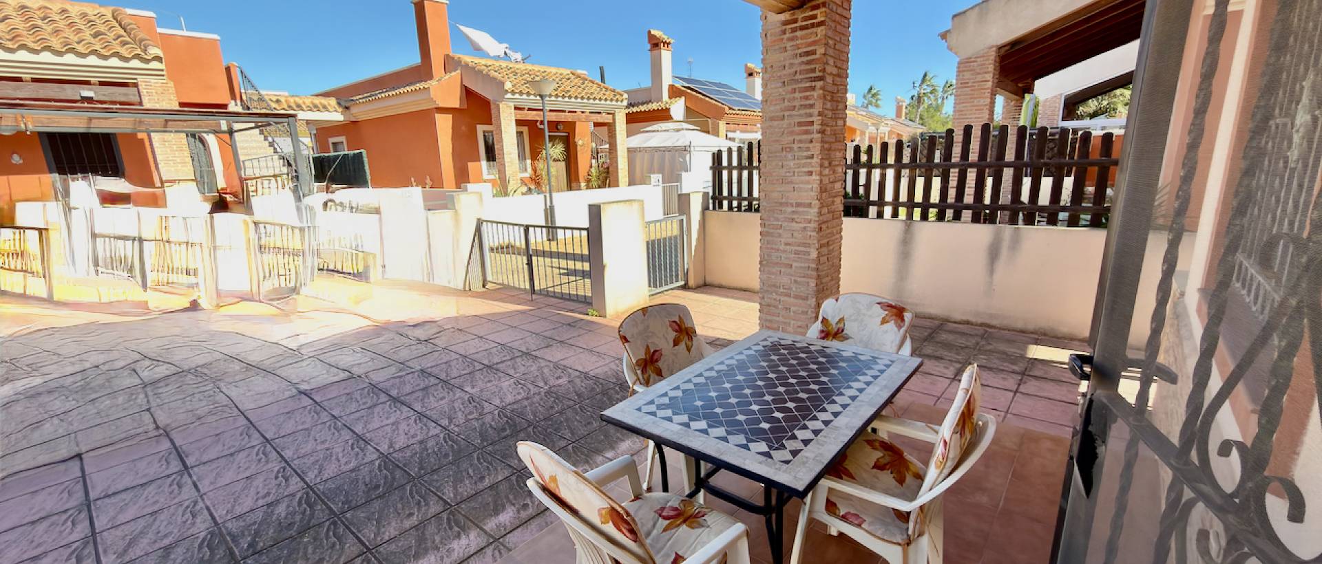 Resale - Villa - El Raso