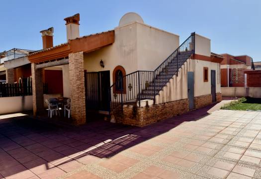 Resale - Villa - El Raso