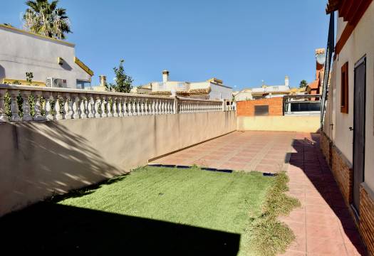 Resale - Villa - El Raso