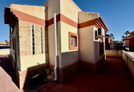 Resale - Villa - El Raso