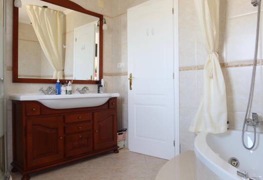 Reventa - Villa / Chalet - Orihuela