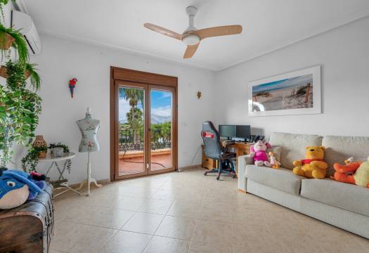 Resale - Finca / Country Property - Orihuela