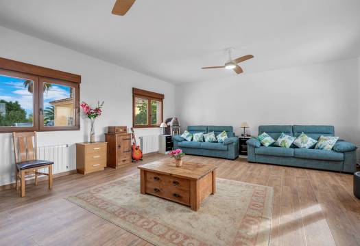 Resale - Finca / Country Property - Orihuela