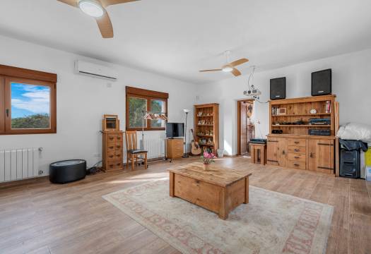 Resale - Finca / Country Property - Orihuela