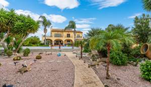 Resale - Finca / Country Property - Orihuela