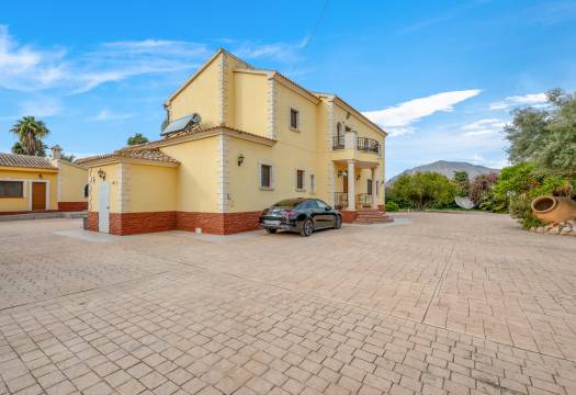 Resale - Finca / Country Property - Orihuela