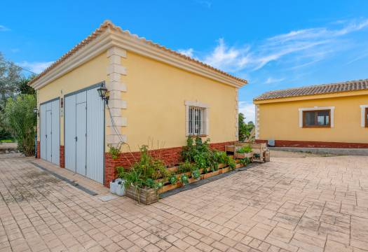 Resale - Finca / Country Property - Orihuela