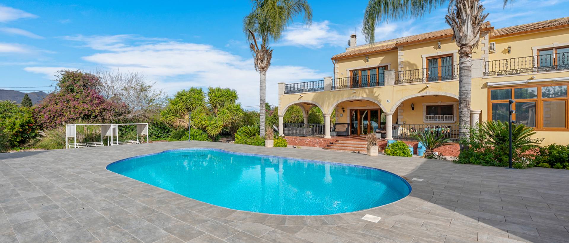 Resale - Finca / Country Property - Orihuela