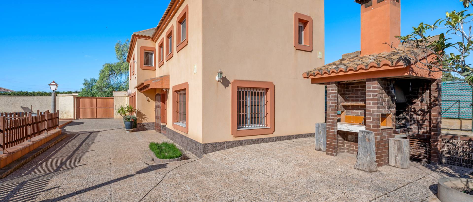 Resale - Finca / Country Property - Los Montesinos