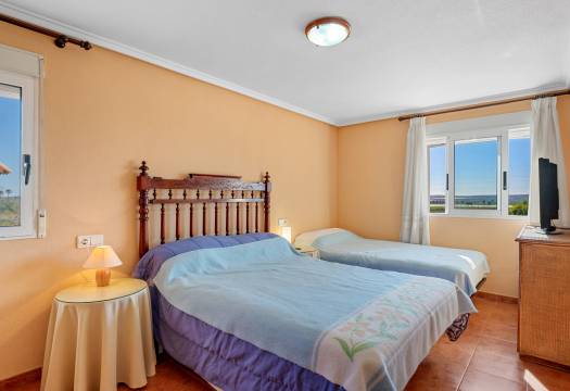 Resale - Finca / Country Property - Los Montesinos