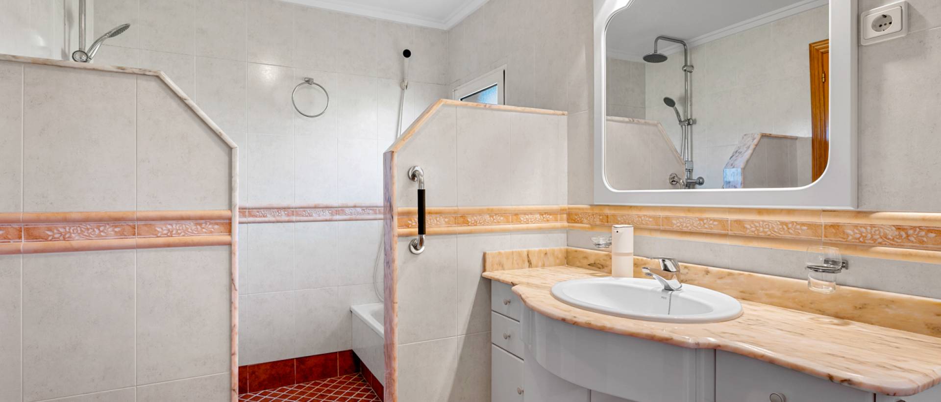 Resale - Finca / Country Property - Los Montesinos