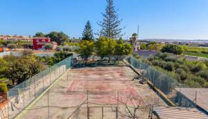 Resale - Finca / Country Property - Los Montesinos