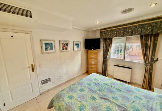 Resale - Villa - Benferri