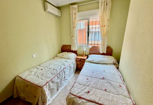 Reventa - Villa / Chalet - Guardamar del Segura