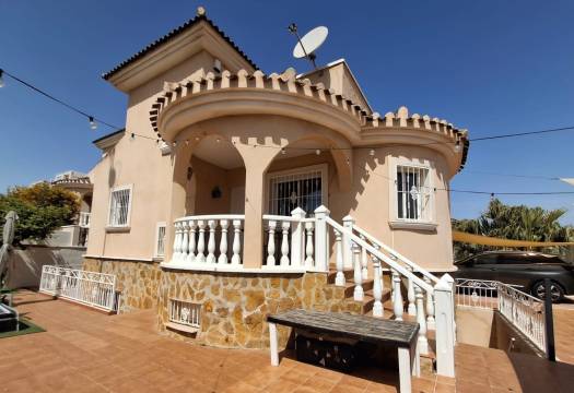 Villa Detached - Reventa - Ciudad Quesada - Dona Pepa