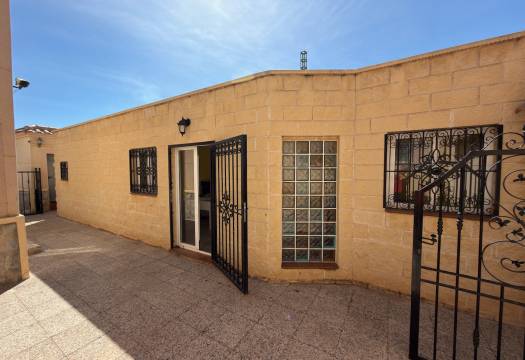 Resale - Finca / Country Property - Catral