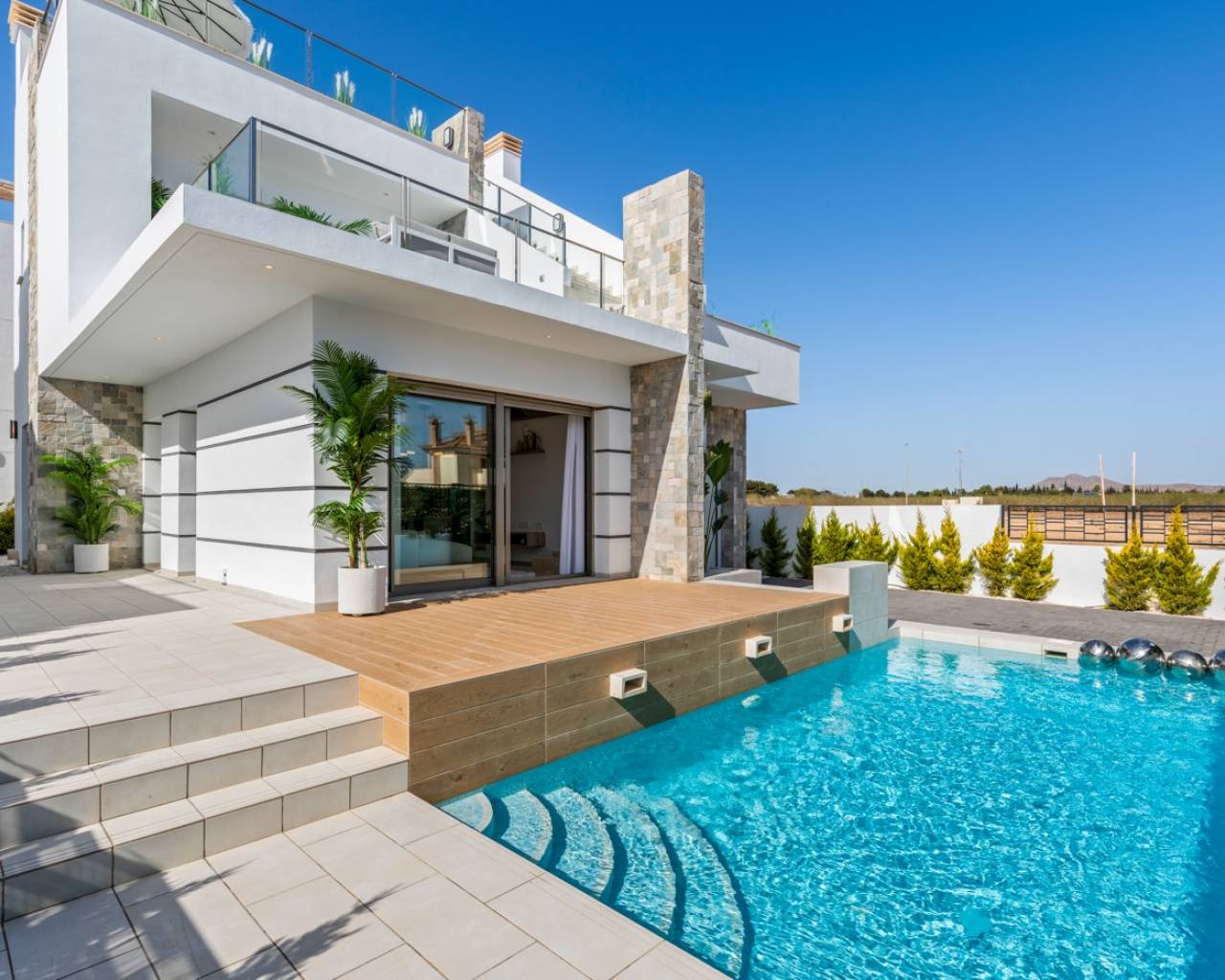 House in Los Alcazares - view 1