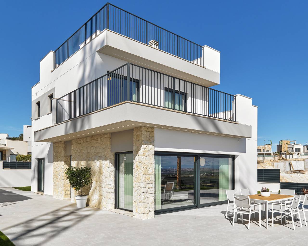 House in San Miguel de Salinas - view 1