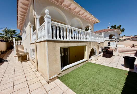 Resale - Villa - Ciudad Quesada - Urbanizaciones