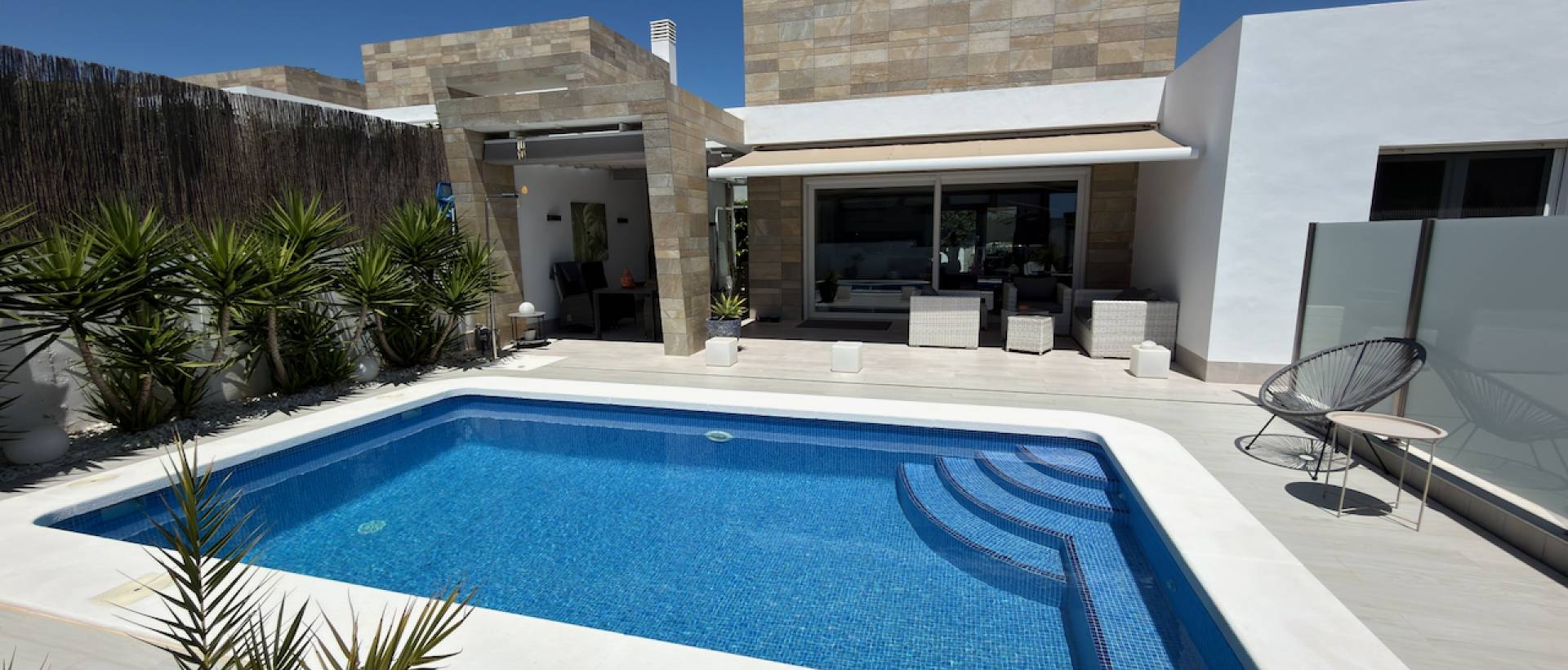 Resale - Villa - La Finca Golf
