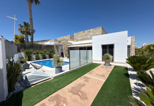 Resale - Villa - La Finca Golf