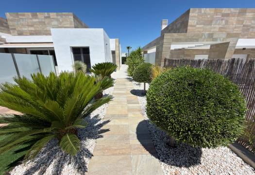 Resale - Villa - La Finca Golf