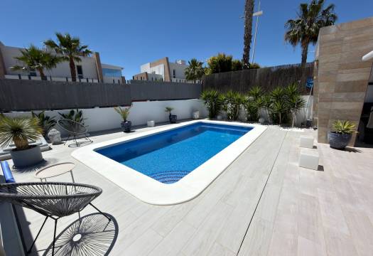Resale - Villa - La Finca Golf