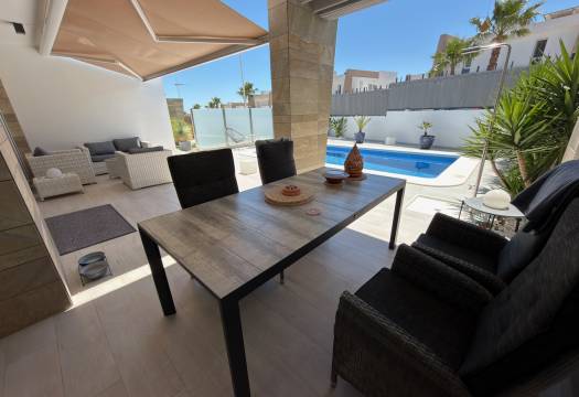 Resale - Villa - La Finca Golf