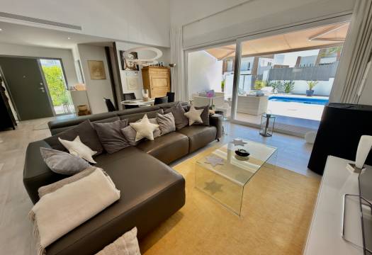 Resale - Villa - La Finca Golf