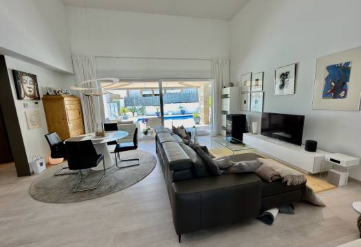 Resale - Villa - La Finca Golf