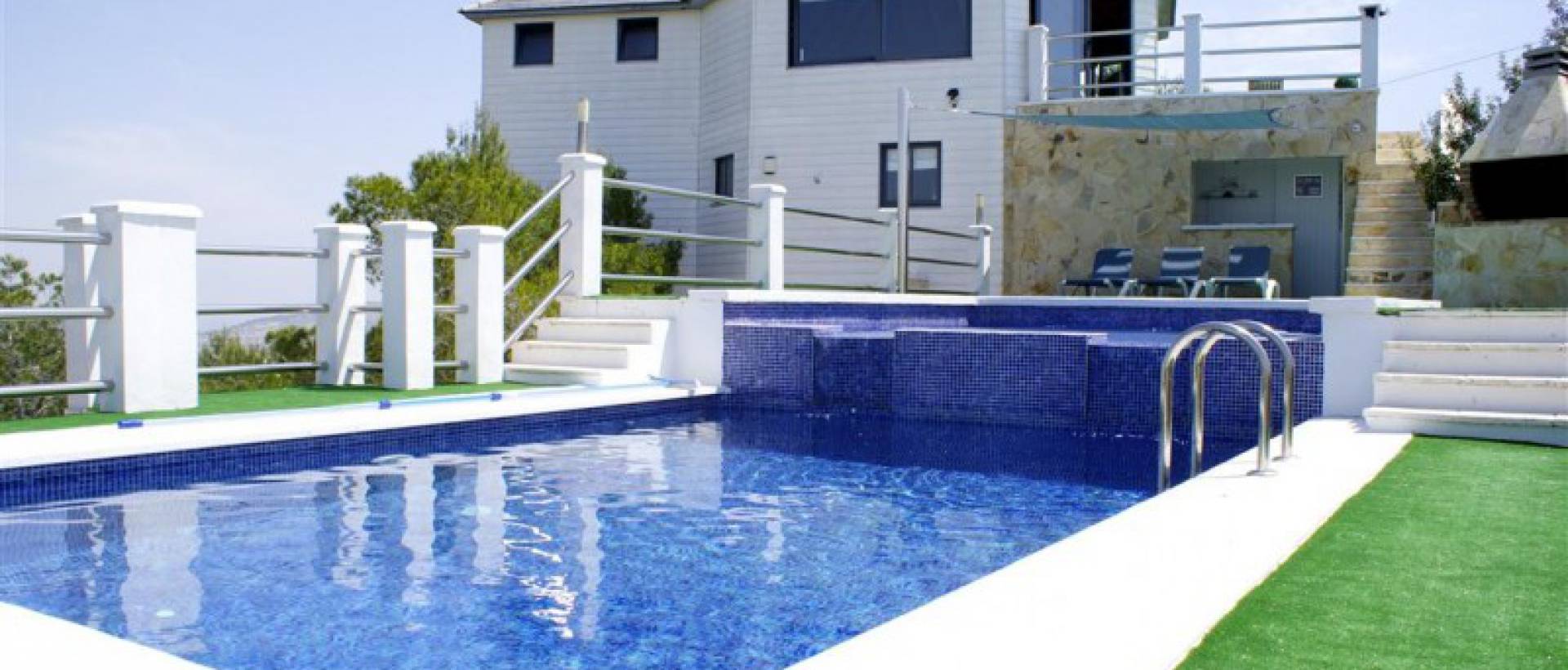 frontview-5-bed-villa-for-sale-torremendo