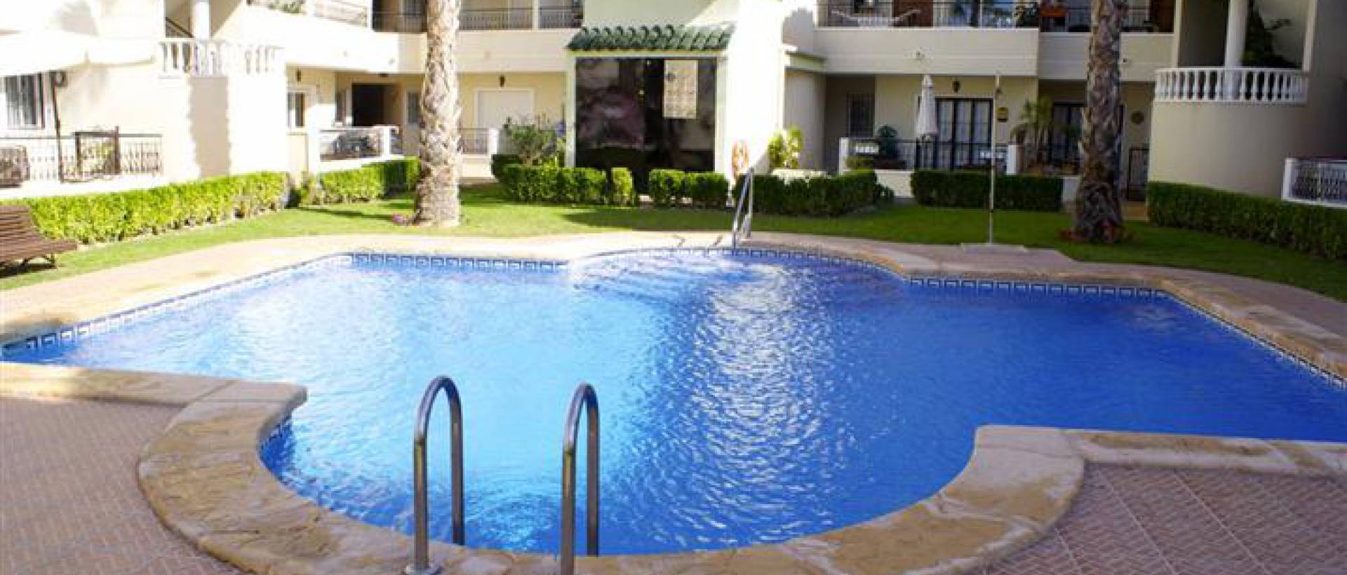 swimming pool - 3 Bed 2 Bath Apartment resale Jacarilla, Alicante