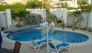 swimming-pool-luxury-detached-villa-pueblo-bravo