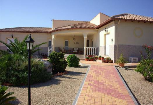 frontview-detached-villa-for-sale-Murcia